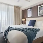 Oaks Brisbane River City Suites
