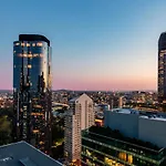 Oaks Brisbane River City Suites